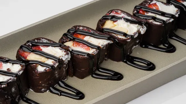 Sweet Roll With Seasonal Fruits
